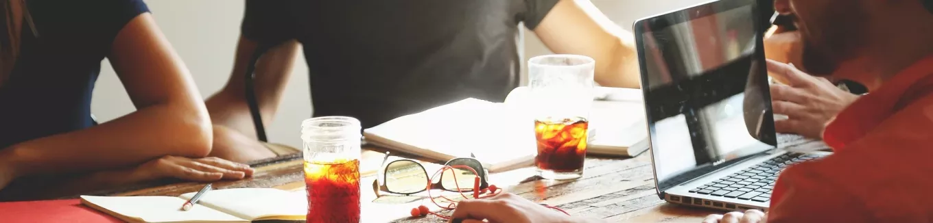 Pluxee Lunch i inne benefity zwolnione z ZUS – ile naprawdę oszczędza firma? 