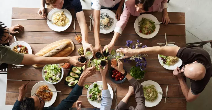 Pracownicy znają trendy, ale zapominają o regularności posiłków