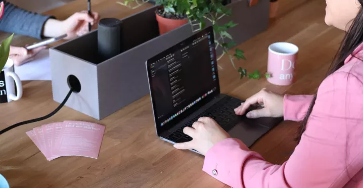 Jak rozliczać karty podarunkowe dla pracowników?