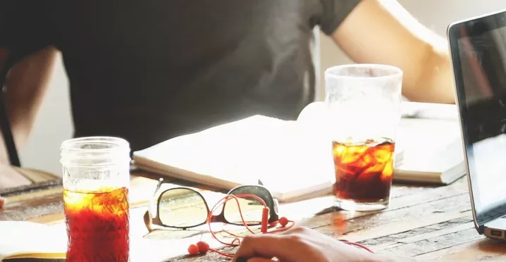 Pluxee Lunch i inne benefity zwolnione z ZUS – ile naprawdę oszczędza firma?