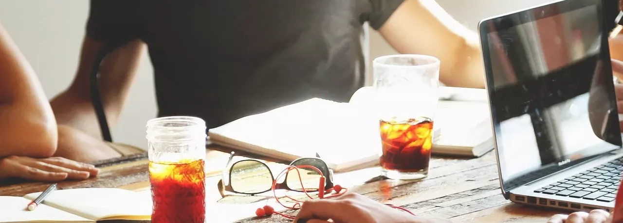 Pluxee Lunch i inne benefity zwolnione z ZUS – ile naprawdę oszczędza firma?