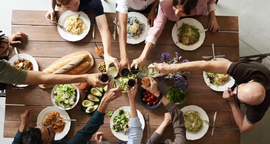 Pracownicy znają trendy, ale zapominają o regularności posiłków