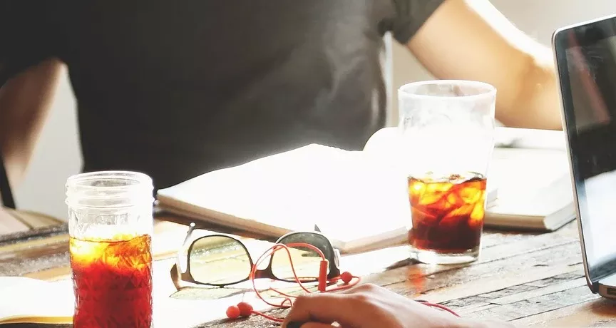 Pluxee Lunch i inne benefity zwolnione z ZUS – ile naprawdę oszczędza firma?