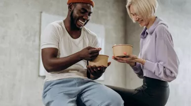 Kiedy i komu przysługują posiłki regeneracyjne?